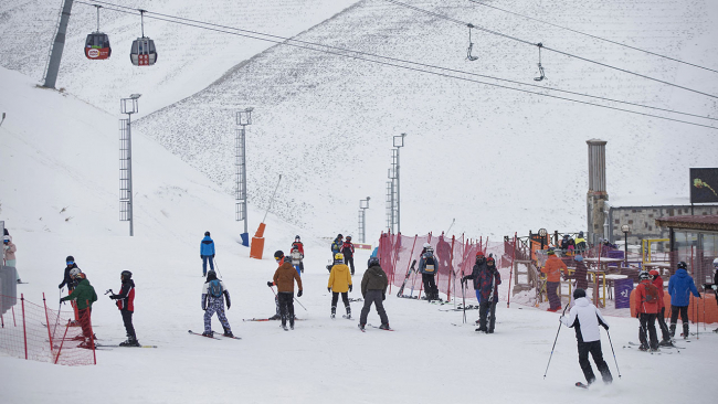 Yılın ilk gününde kayak merkezlerinde yoğunluk oluştu